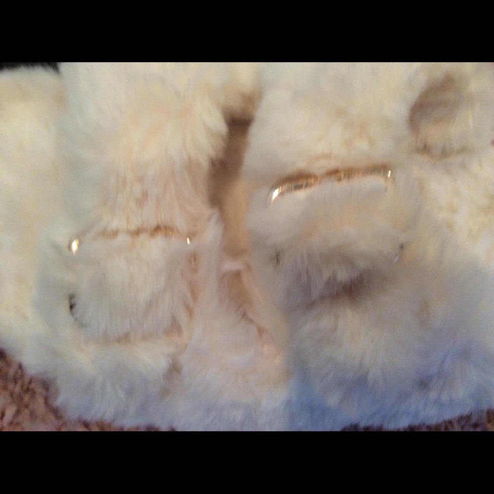 🚫SOLD🚫Plush SOFT Furry Buckle Sandals - Picture 5 of 6